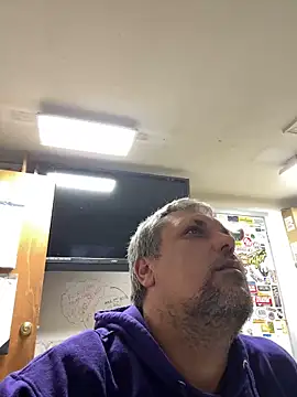 Snapshot of tank32s chatting on December 12, 2024, 10:34 am tank32s online show from December 12, 2024, 10:34 am