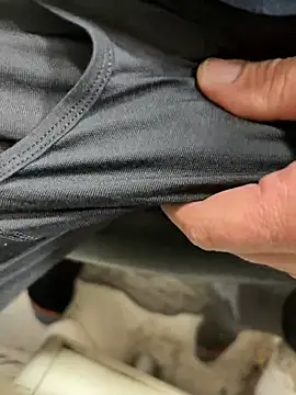 Snapshot of tank32s chatting on December 14, 2024, 9:29 am tank32s online show from December 14, 2024, 9:29 am