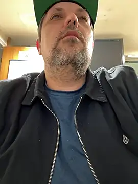 Snapshot of tank32s chatting on December 21, 2024, 10:28 am tank32s online show from December 21, 2024, 10:28 am