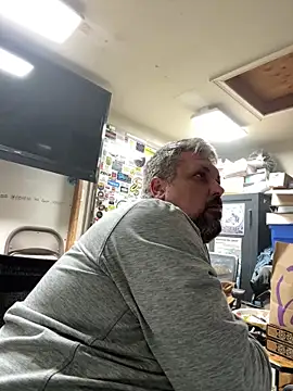 Snapshot of tank32s chatting on March 14, 2025, 7:26 am tank32s online show from March 14, 2025, 7:26 am