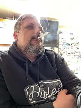 Snapshot of tank32s chatting on March 16, 2025, 8:43 am tank32s online show from March 16, 2025, 8:43 am