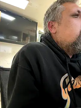 Snapshot of tank32s chatting on November 9, 2025, 10:13 am tank32s online show from November 9, 2025, 10:13 am