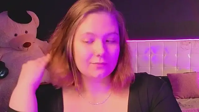 DjennaPalme online show from November 26, 2025, 1:56 pm