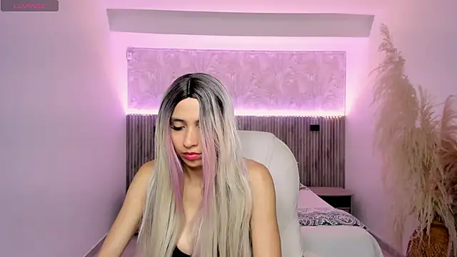 Snapshot of emilly_smith_1 chatting on December 28, 2024, 3:15 am emilly smith 1 online show from December 28, 2024, 3:15 am