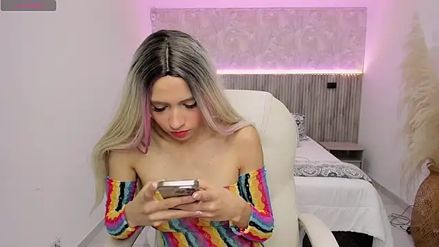 Snapshot of emilly_smith_1 chatting on January 15, 2025, 3:11 am emilly smith 1 online show from January 15, 2025, 3:11 am