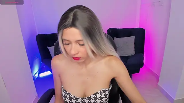 emilly smith 1 online show from May 20, 2026, 8:09 am