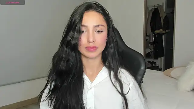 EvaMoet online show from March 14, 2025, 6:53 am