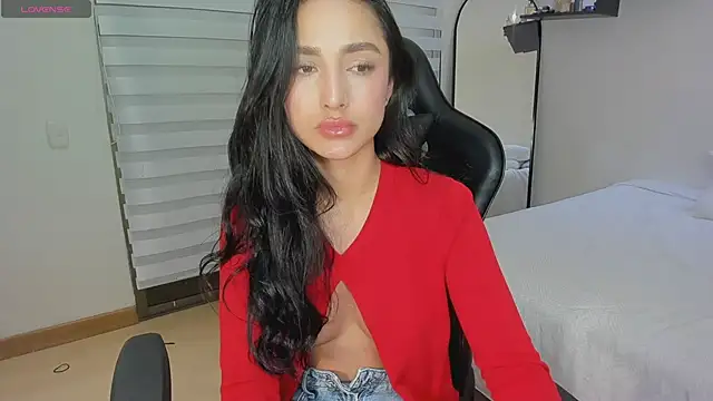 EvaMoet online show from February 16, 2026, 5:47 am