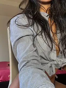 EvaMoet online show from April 8, 2026, 3:12 pm