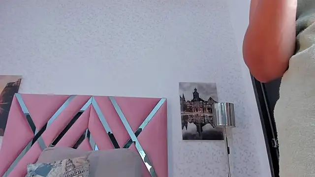 veronica salas online show from November 7, 2025, 7:36 pm