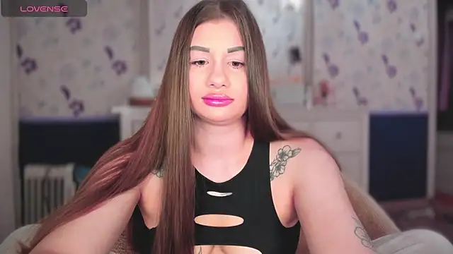 JuicyHelenX online show from October 3, 2025, 4:37 pm