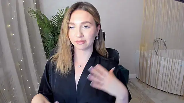 GracefulLook online show from January 21, 2025, 2:48 pm