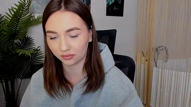 GracefulLook online show from February 17, 2025, 10:36 pm