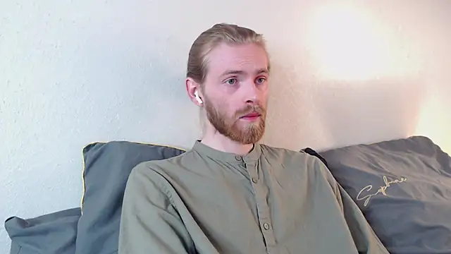 Snapshot of Damien_Bi chatting on March 22, 2025, 4:45 am Damien Bi online show from March 22, 2025, 4:45 am