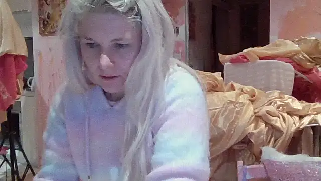 qvncrazy online show from October 28, 2025, 9:13 am