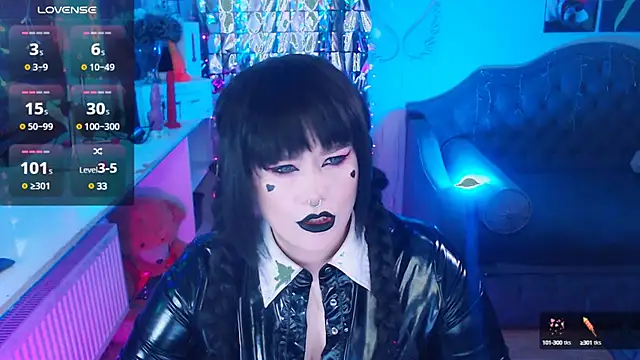 wickedxqueen online show from February 3, 2025, 10:00 pm