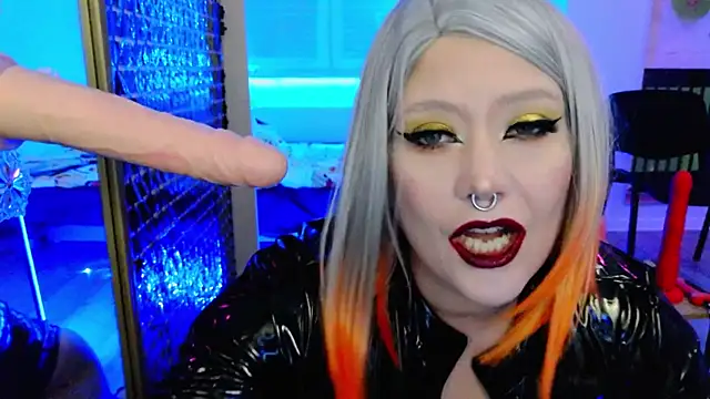 wickedxqueen online show from January 18, 2026, 8:45 pm