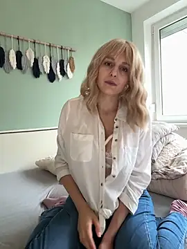 LaurenSommer online show from November 12, 2025, 8:48 am