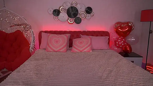 EmilyHalls online show from February 14, 2025, 10:38 am
