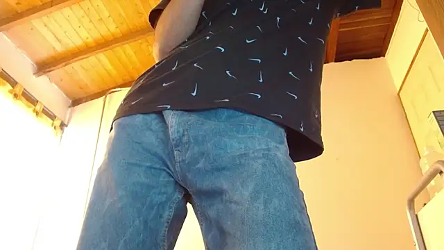 JohanyLatino online show from June 16, 2026, 9:17 pm