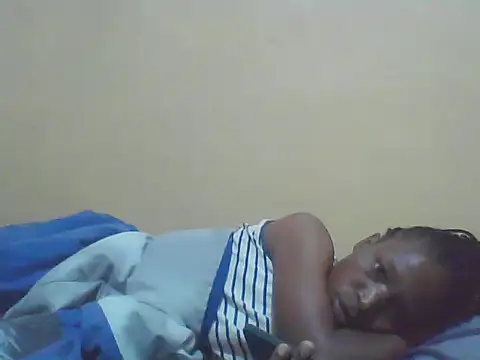 Smillie prety online show from November 17, 2025, 3:45 am