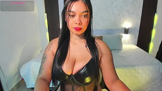 Snapshot of MartinaBianchi chatting on October 11, 2025, 2:33 am MartinaBianchi online show from October 11, 2025, 2:33 am