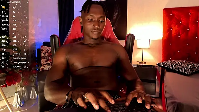 DannSmmith online show from November 3, 2025, 3:52 am