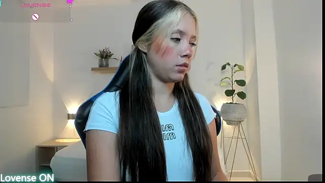 nataly rodri online show from May 15, 2026, 2:18 am