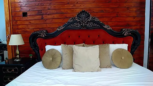 SuzanneKer1 online show from January 7, 2026, 7:44 am