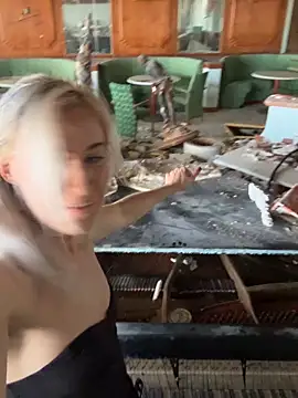 Snapshot of Dina-Light chatting on February 14, 2025, 1:29 pm Dina-Light online show from February 14, 2025, 1:29 pm