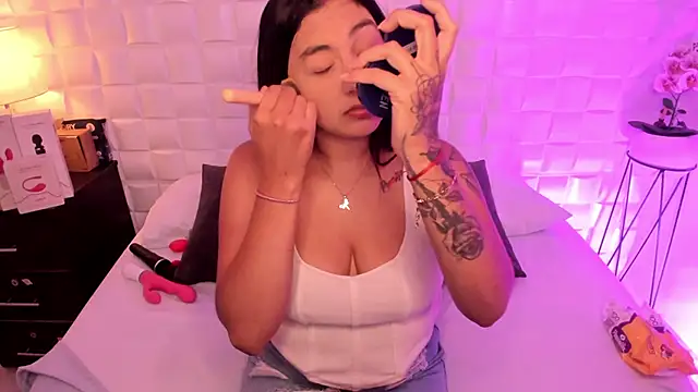 anny rouse24 online show from March 12, 2025, 2:20 am