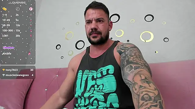 Snapshot of musclemonster31 chatting on January 29, 2025, 12:33 am musclemonster31 online show from January 29, 2025, 12:33 am