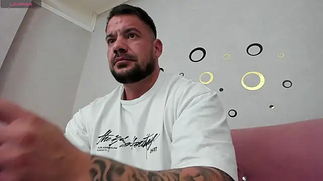 Snapshot of musclemonster31 chatting on February 3, 2025, 10:00 pm musclemonster31 online show from February 3, 2025, 10:00 pm