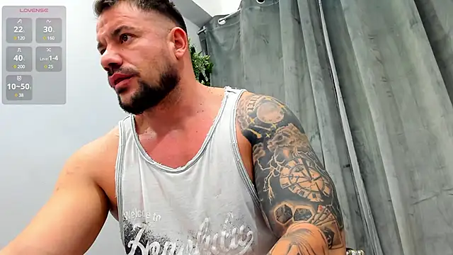 Snapshot of musclemonster31 chatting on February 12, 2025, 5:37 am musclemonster31 online show from February 12, 2025, 5:37 am