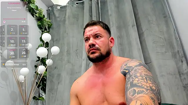 Snapshot of musclemonster31 chatting on February 15, 2025, 4:36 am musclemonster31 online show from February 15, 2025, 4:36 am