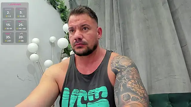 Snapshot of musclemonster31 chatting on February 22, 2025, 6:06 am musclemonster31 online show from February 22, 2025, 6:06 am