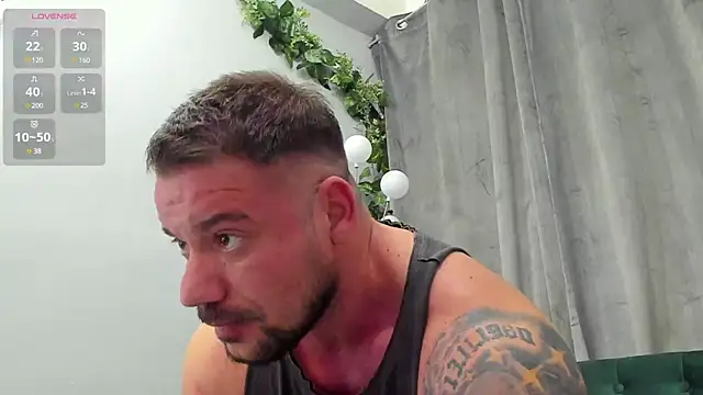 Snapshot of musclemonster31 chatting on February 23, 2025, 5:23 am musclemonster31 online show from February 23, 2025, 5:23 am