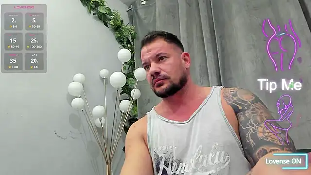 Snapshot of musclemonster31 chatting on March 8, 2025, 6:10 am musclemonster31 online show from March 8, 2025, 6:10 am