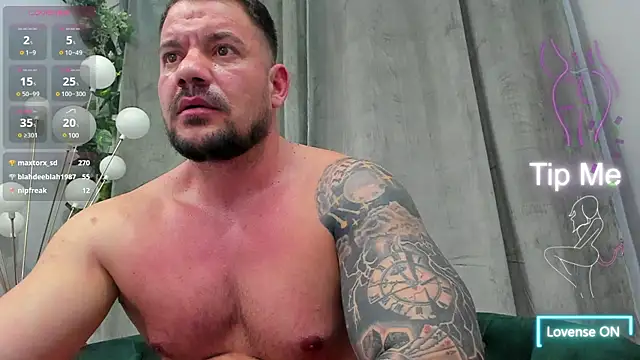 Snapshot of musclemonster31 chatting on March 8, 2025, 9:17 am musclemonster31 online show from March 8, 2025, 9:17 am