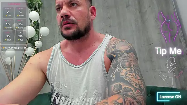 Snapshot of musclemonster31 chatting on March 12, 2025, 2:52 am musclemonster31 online show from March 12, 2025, 2:52 am