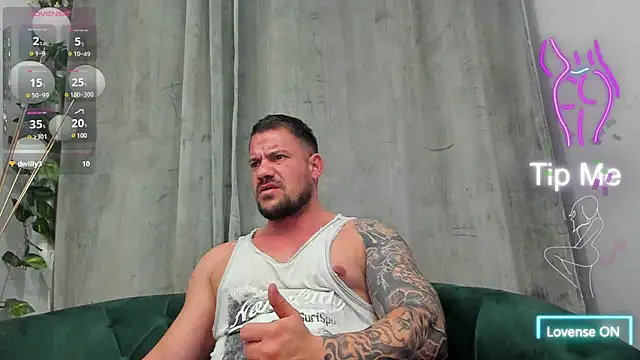 Snapshot of musclemonster31 chatting on March 13, 2025, 5:00 am musclemonster31 online show from March 13, 2025, 5:00 am