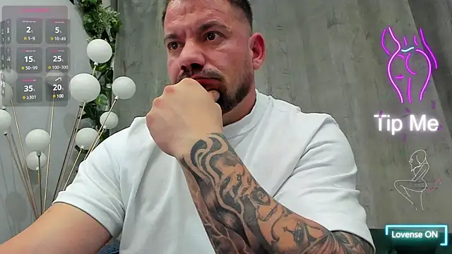 Snapshot of musclemonster31 chatting on March 17, 2025, 8:30 pm musclemonster31 online show from March 17, 2025, 8:30 pm