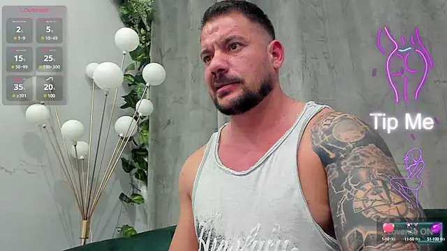 Snapshot of musclemonster31 chatting on March 19, 2025, 12:15 am musclemonster31 online show from March 19, 2025, 12:15 am