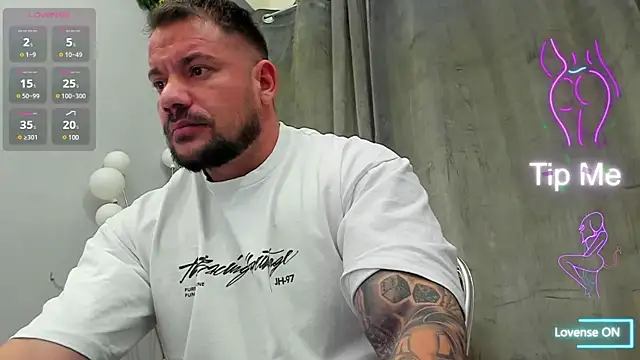 Snapshot of musclemonster31 chatting on March 21, 2025, 5:00 am musclemonster31 online show from March 21, 2025, 5:00 am