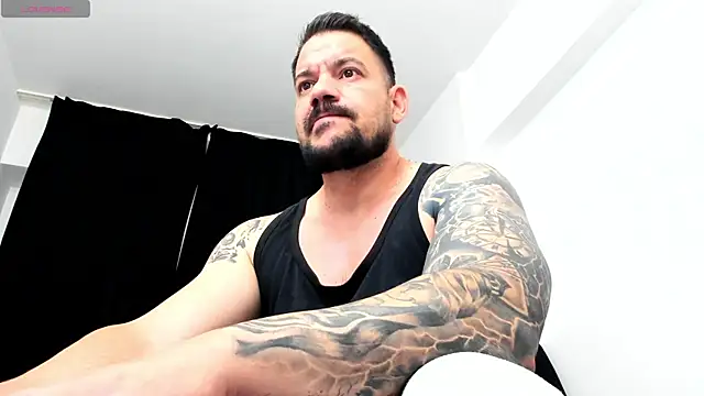 Snapshot of musclemonster31 chatting on October 13, 2025, 6:57 am musclemonster31 online show from October 13, 2025, 6:57 am