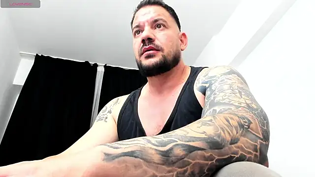 Snapshot of musclemonster31 chatting on October 14, 2025, 2:40 pm musclemonster31 online show from October 14, 2025, 2:40 pm