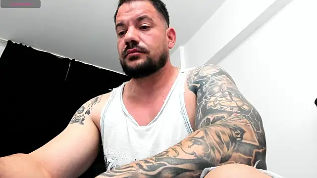 Snapshot of musclemonster31 chatting on October 18, 2025, 12:17 pm musclemonster31 online show from October 18, 2025, 12:17 pm