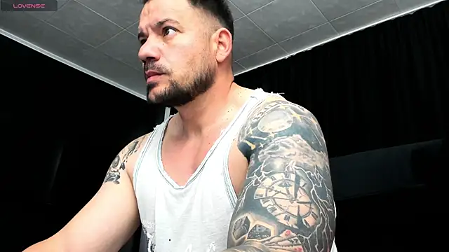 Snapshot of musclemonster31 chatting on October 21, 2025, 11:55 am musclemonster31 online show from October 21, 2025, 11:55 am