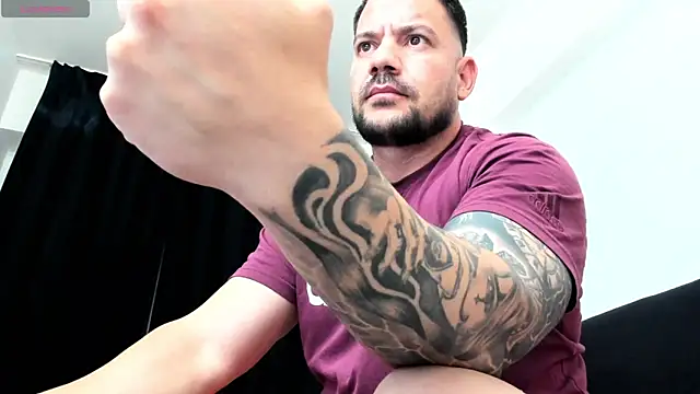 Snapshot of musclemonster31 chatting on October 29, 2025, 1:41 am musclemonster31 online show from October 29, 2025, 1:41 am