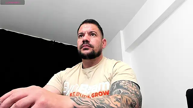 Snapshot of musclemonster31 chatting on November 3, 2025, 3:41 am musclemonster31 online show from November 3, 2025, 3:41 am